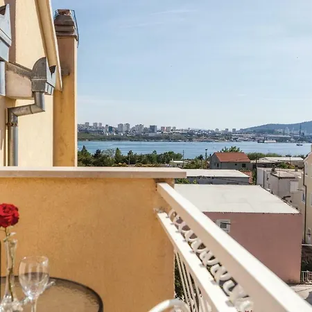 One-bedroom In Solin Apartment *